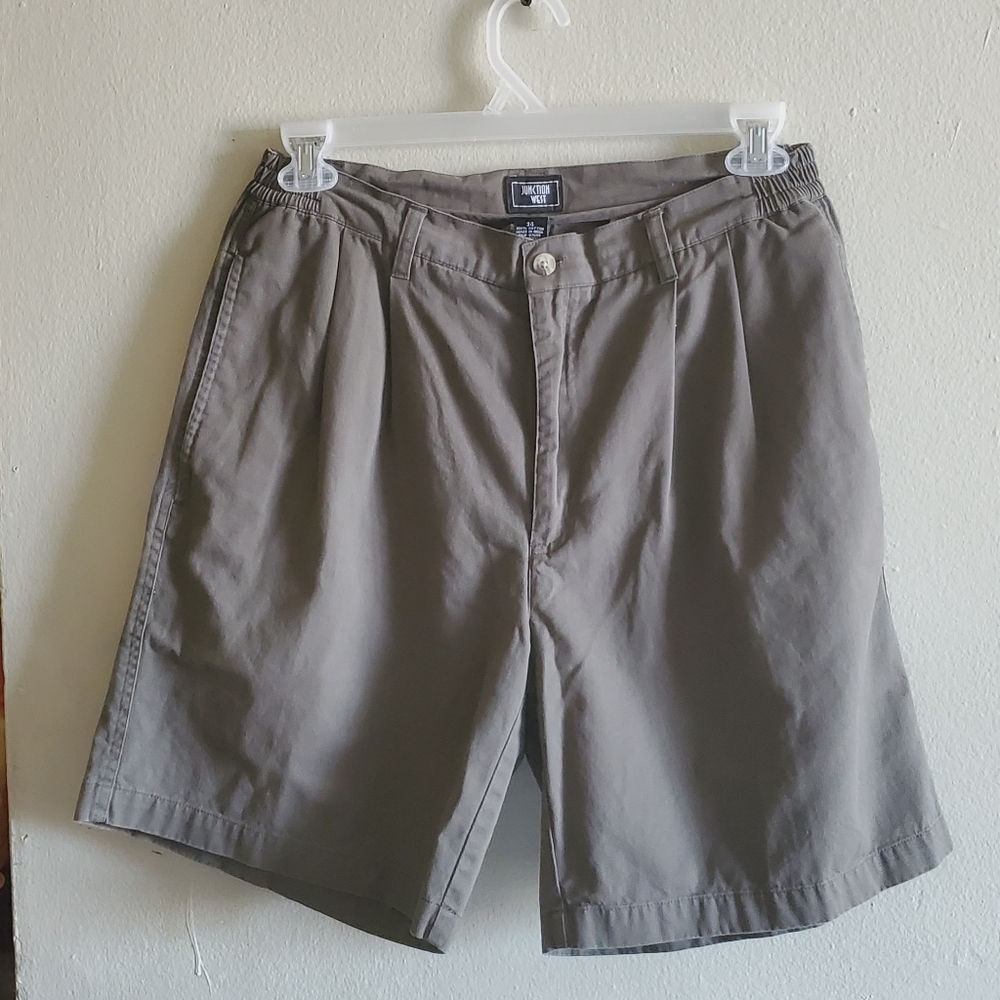 Men short Junction west  pleaded size 34 olive green granola core,hiking,summer